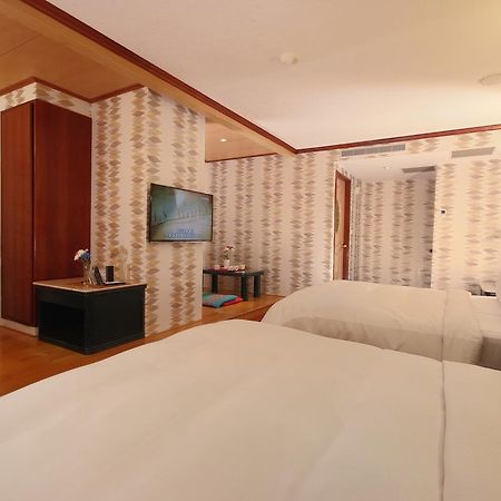 Pink Lotus Hotel Тайпей Екстериор снимка