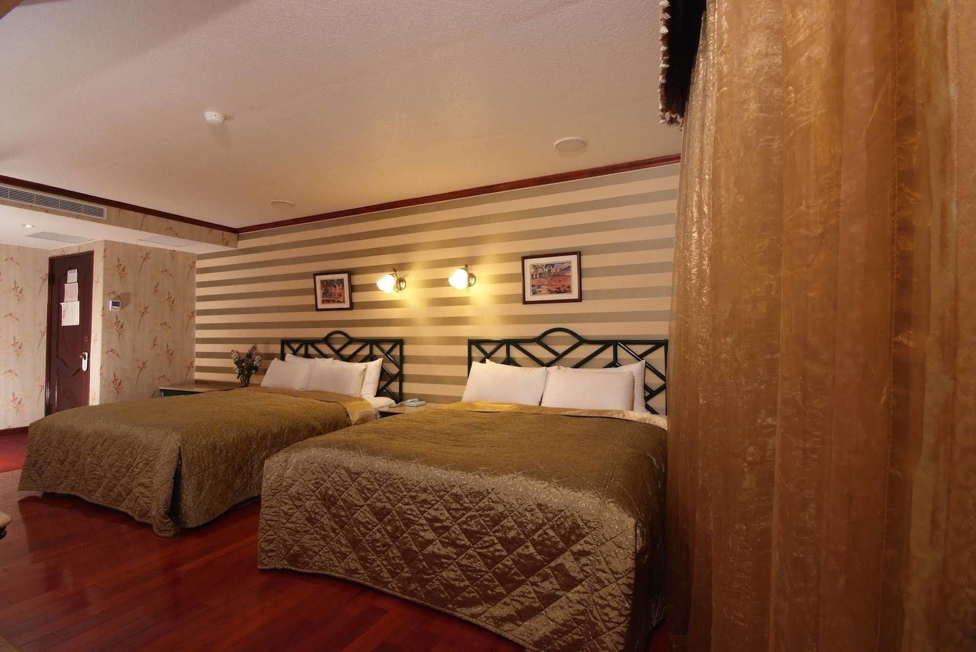 Pink Lotus Hotel Тайпей Екстериор снимка