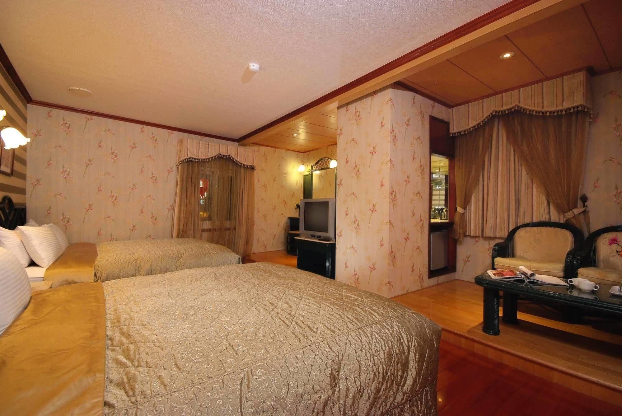 Pink Lotus Hotel Тайпей Екстериор снимка