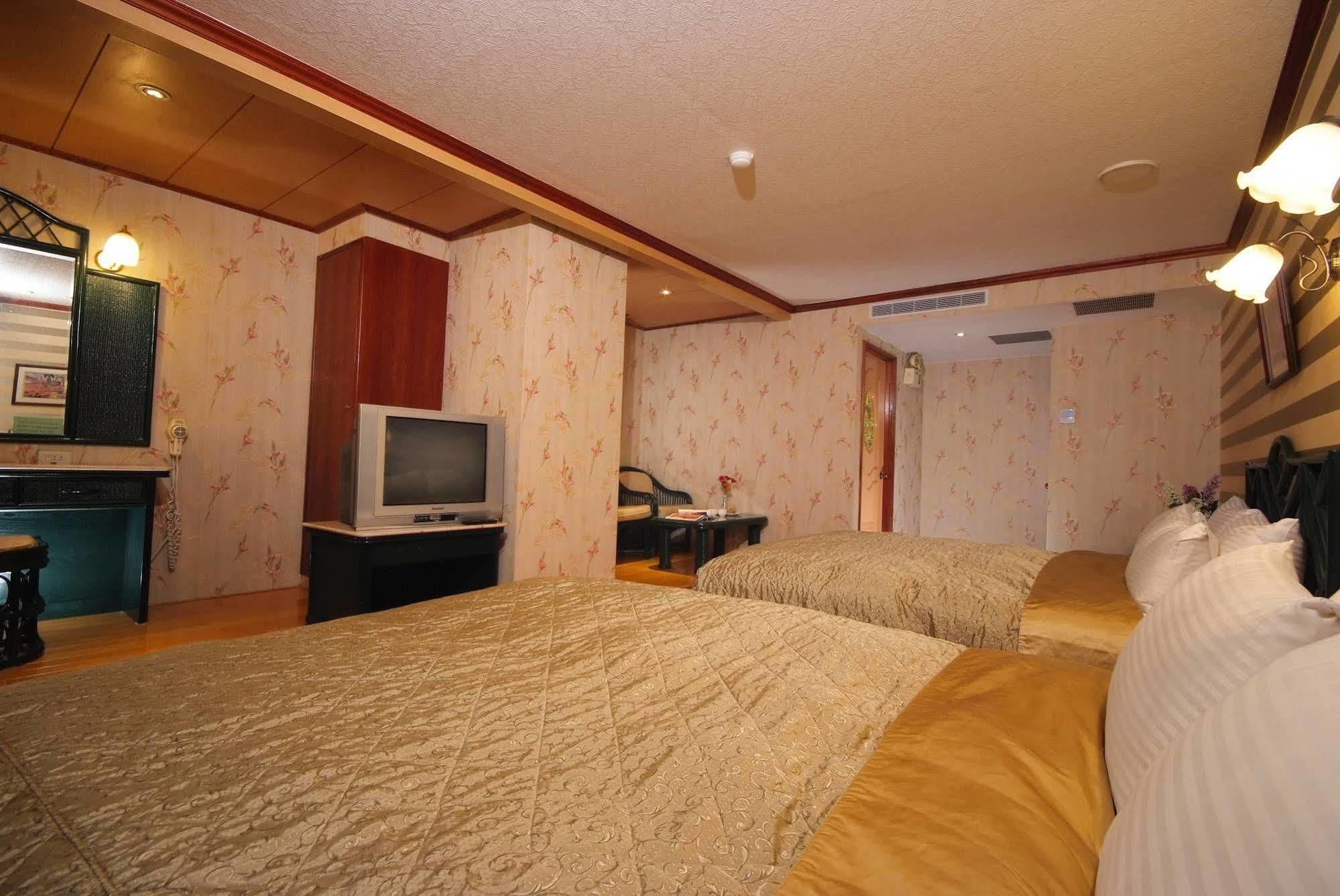 Pink Lotus Hotel Тайпей Екстериор снимка