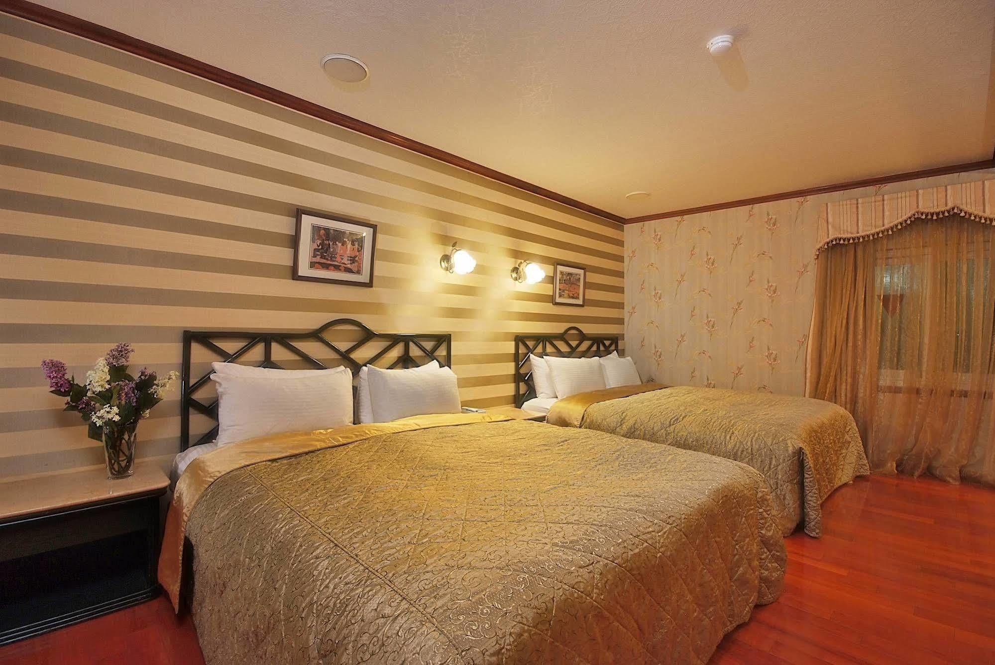 Pink Lotus Hotel Тайпей Екстериор снимка